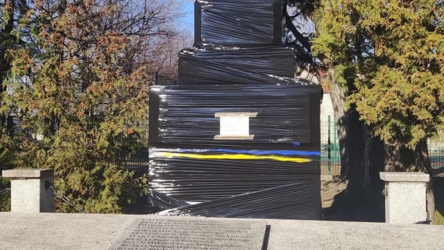 Tczew - Zapakowali obelisk czerwonoarmistów jak paczkę i chcą wysłać Putinowi