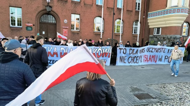 Tczew - Antyimigracyjny protest środowisk prawicowych