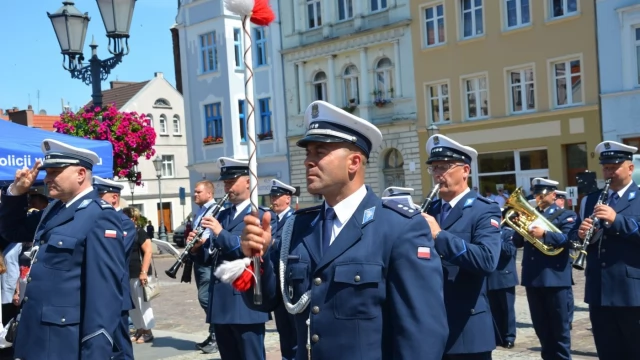 Tczew - Policjanci z całego województwa świętowali w Tczewie