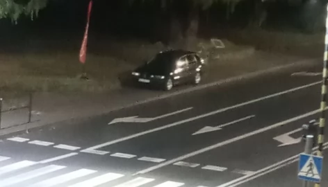 Tczew - Libacje i mistrz parkowania przed nocnym sklepem!