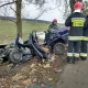 Tczew - Wypadek w Narkowach. Ranna osoba uwięziona w aucie