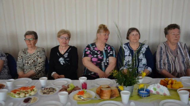 Tczew - Mieszkańcy Suchostrzyg spotkali się na wielkanocnym śniadaniu