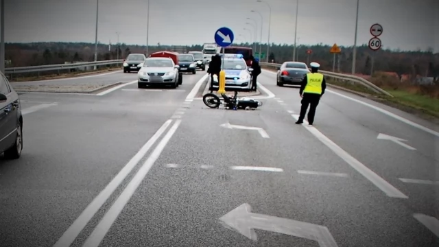 Tczew - Kierowca ciężarówki wymusił pierwszeństwo motorowerzyście