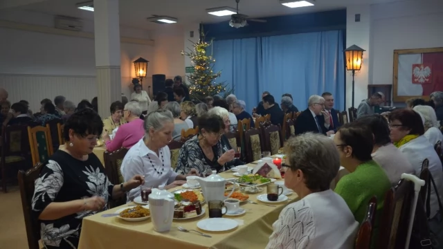 Tczew - Starsi, samotni, potrzebujący zasiedli przy wigilijnym stole