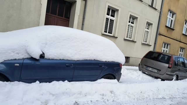 Tczew - Trwa usuwanie skutków gwałtownych opadów śniegu