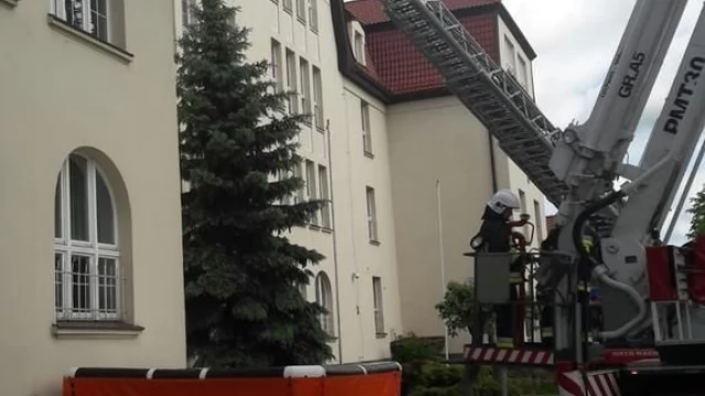 Tczew - Dym w jednej z sal lekcyjnych, uczniowie uwięzieni w klasie... na szczęście to ćwiczenia
