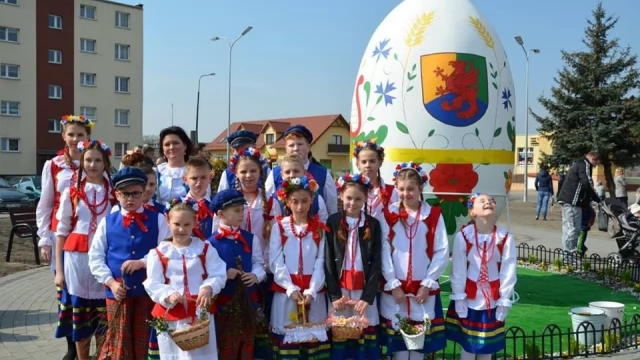 Tczew - Z Największej Kociewskiej Pisanki w Polsce cieszyli się w Pelplinie