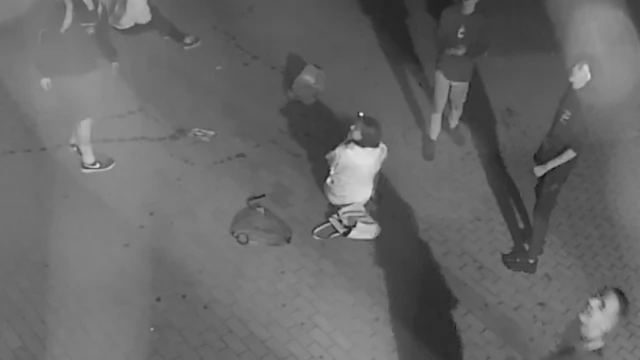 Tczew - Policja ustala, kto zniszczył elewację hali sportowej. Znasz te osoby?