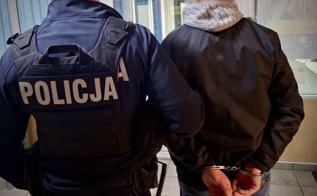 Tczew - Zdradziło go zdenerwowanie - policjanci z Pelplina znaleźli przy nim narkotyki