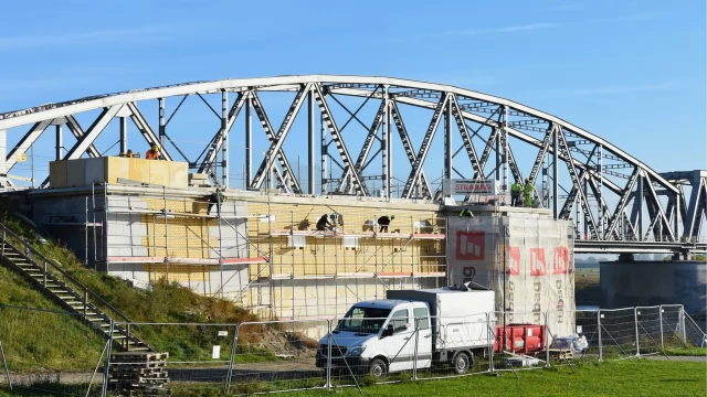Tczew - Ważny etap prac na Moście Tczewskim zakończony! Przęsło ESTB zostało opuszczone