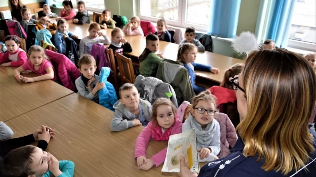 Tczew - Maluchy z przedszkola z wizytą na komendzie