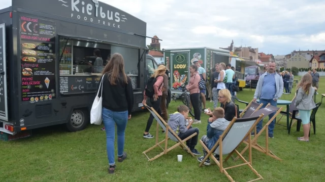 Tczew - Zlot foodtrucków - bulwar zmienił się w wielką restaurację