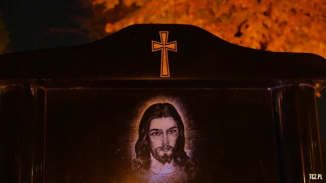Tczew - Ku przestrodze. Kradną kwiaty z grobu