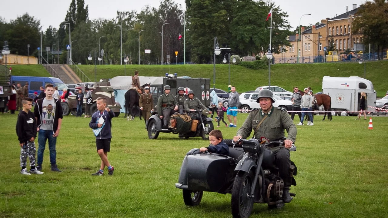 Tczew - Piknik historyczno - militarny na bulwarze