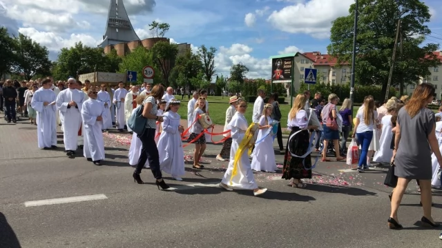 Tczew - Boże Ciało. Wierni na ulicach Tczewa