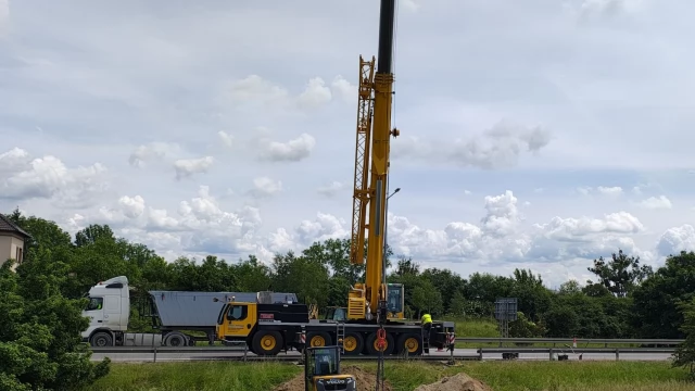 Tczew - Montują bramownice. Są utrudnienia w ruchu