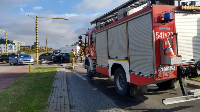 Tczew - Wypadek na skrzyżowaniu Kociewskiej i Żwirki. Dwie osoby poszkodowane