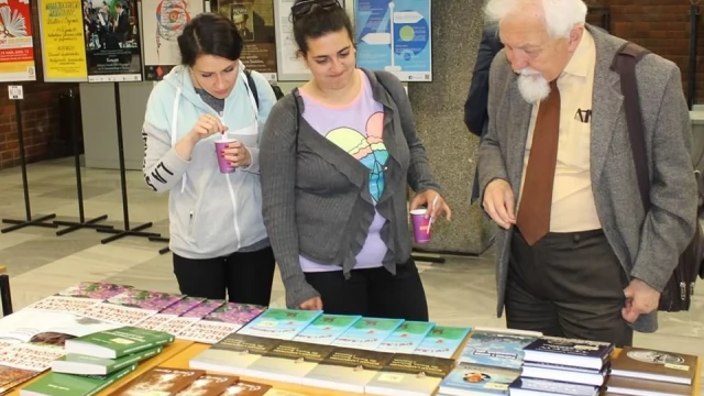 Tczew - Biblioteka na Kiermaszu książki w Toruniu