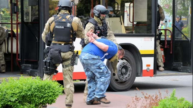 Tczew - Atak terrorystyczny na autobus - negocjacje przed ratuszem