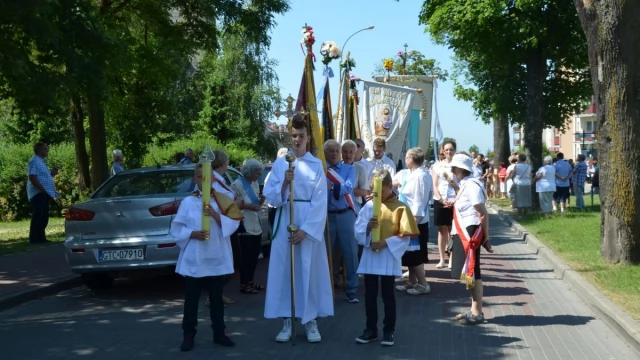 Tczew - Boże Ciało. Wierni na ulicach Tczewa