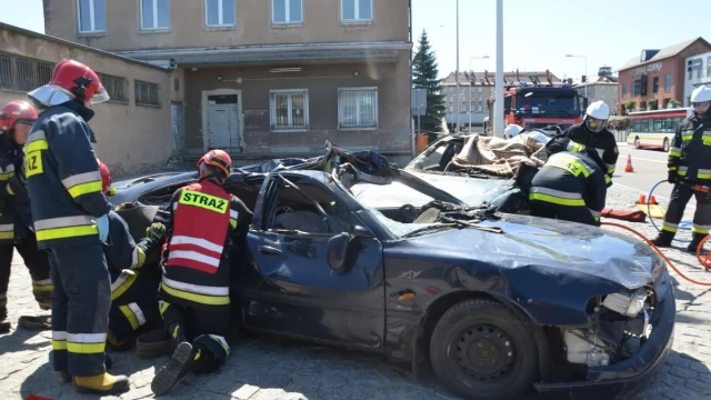 Tczew - Wypadek, ale nie ma łączności... Na szczęście to tylko ćwiczenia