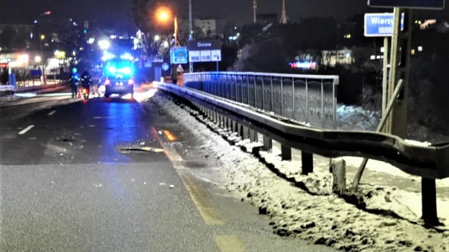 Tczew - 19-latek stracił panowanie nad autem i uderzył w bariery