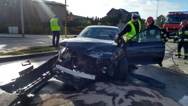 Tczew - Wypadek na skrzyżowaniu Kociewskiej i Żwirki. Dwie osoby poszkodowane
