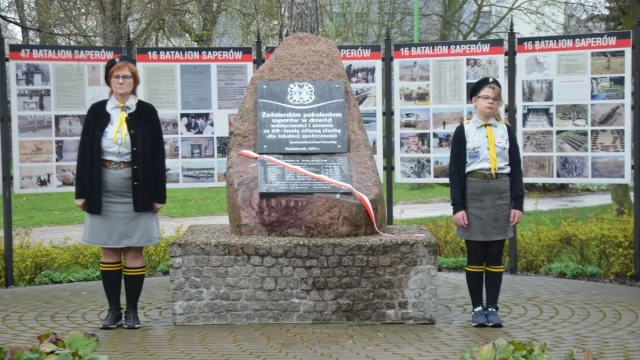 Tczew - Saperzy, którzy zginęli przy rozminowywaniu Tczewa, upamiętnieni