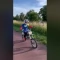 Tczew - Motocykliści ścigają się na drodze rowerowej. "Boimy się, że dojdzie do tragedii"