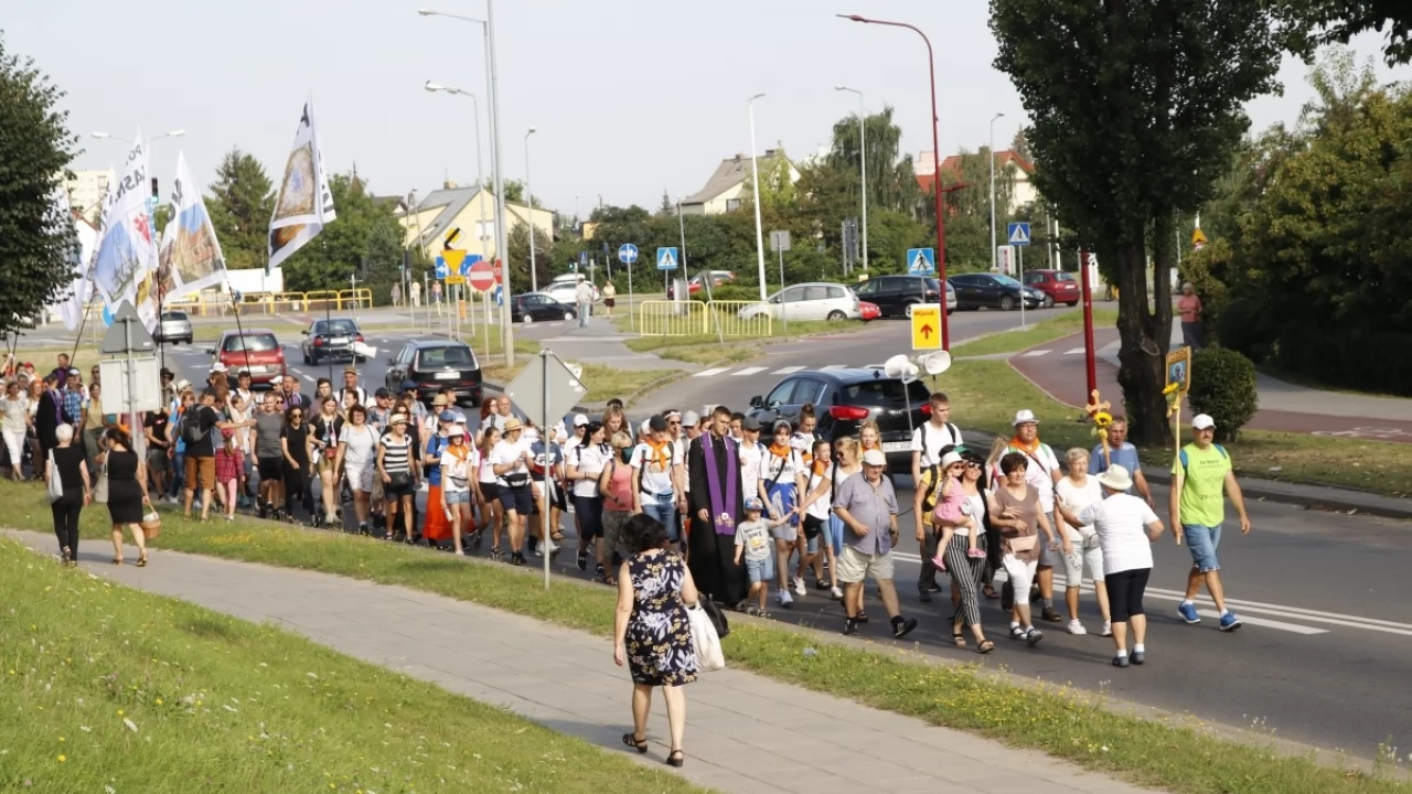Tczew - Tczewska pielgrzymka wyruszyła na Jasną Górę