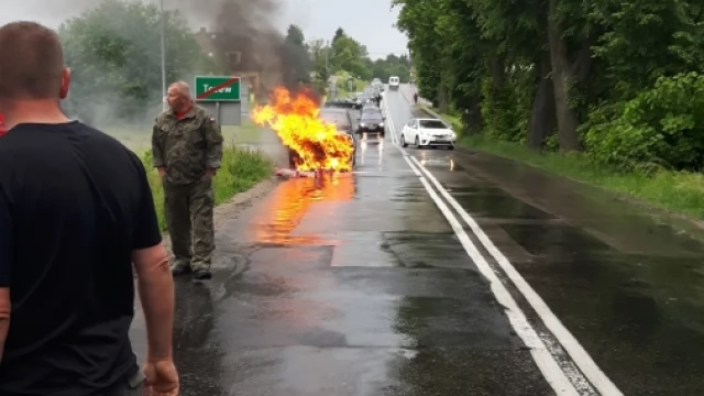 Tczew - Pożar samochodu na ul. Bałdowskiej koło Oerlikonu