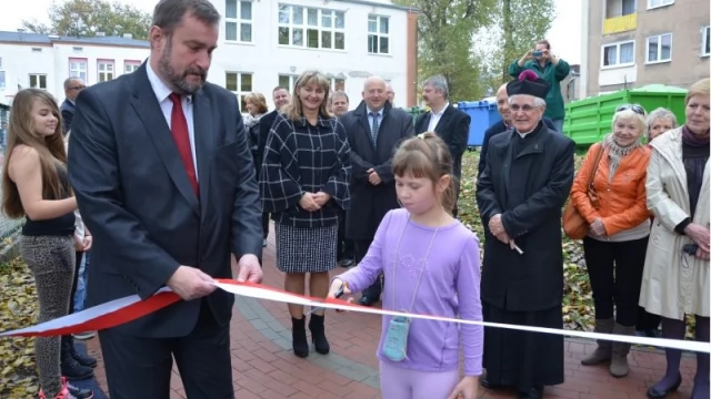 Tczew - Najmłodsi z "ósemki" mają już "radosny" plac zabaw
