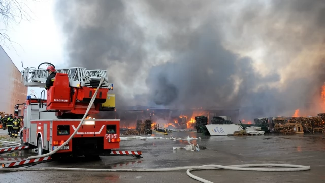 Tczew - Poważny pożar w Zajączkowie Tczewskim. Kilkanaście zastępów straży na miejscu
