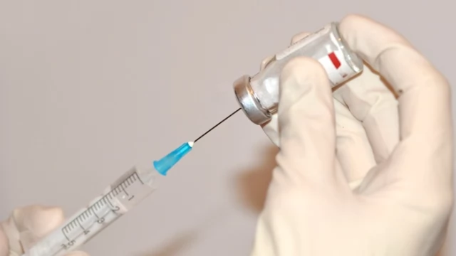 Tczew - Trwają szczepienia w DPS, kończą się w grupie medyków