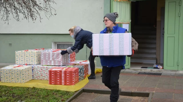 Tczew - Świąteczne paczki trafiły do potrzebujących
