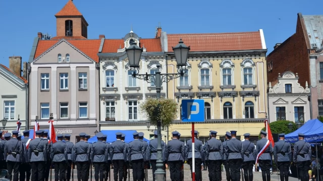 Tczew - Policjanci z całego województwa świętowali w Tczewie