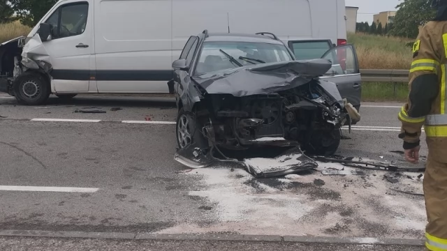 Tczew - Wypadek w Gniszewie. Kierowca VW nie dostosował prędkości do warunków na drodze