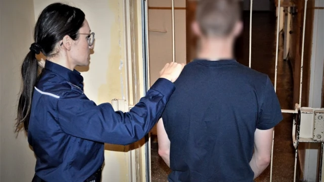 Tczew - Oślepił laserem policjantów - mają poparzone dno oka. Ofiar może być więcej