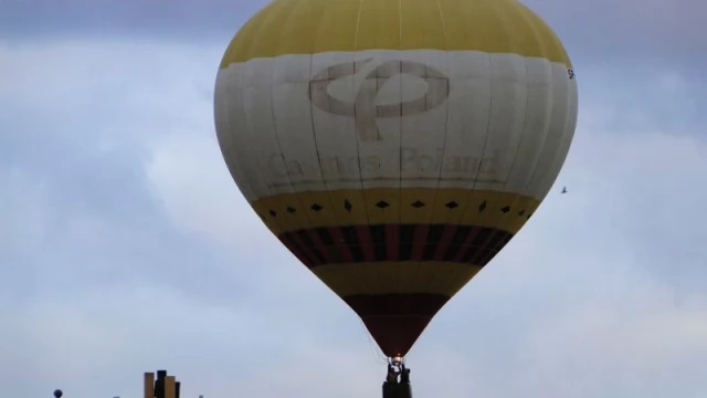 Tczew - Balon nad dachami staromiejskich kamienic