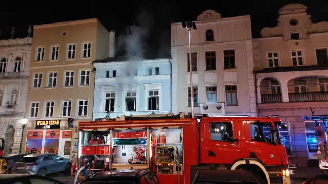 Tczew - Pożar na placu Hallera! Trzy osoby trafiły do szpitala [FOTO, WIDEO]