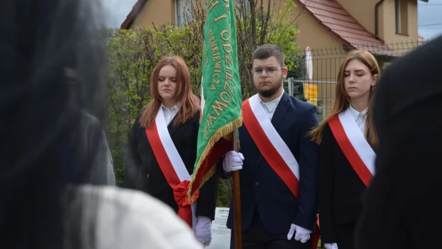 Tczew - "Pamięci nie da się zakopać w dołach". Upamiętnili ofiary Zbrodni Katyńskiej