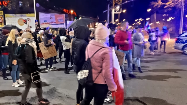 Tczew - Tczewianie znowu wyszli na ulice. #StrajkKobiet [WIDEO]