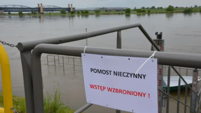 Tczew - Pogotowie przeciwpowodziowe dla Tczewa, przerwane prace na Moście Tczewskim
