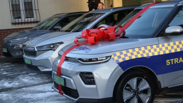 Tczew - Elektryczny radiowóz do eko-patroli już w rękach strażników