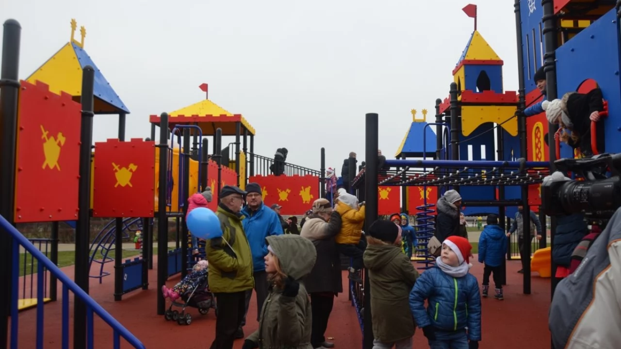 Tczew - Dzieci z Tczewa dostały na Mikołajki plac zabaw