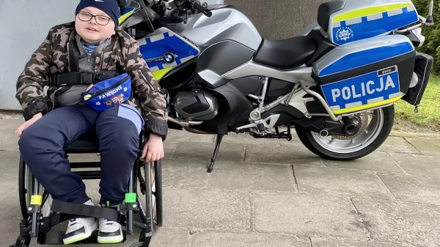 Tczew - Policjanci spełnili marzenie 8-letniego Dominika