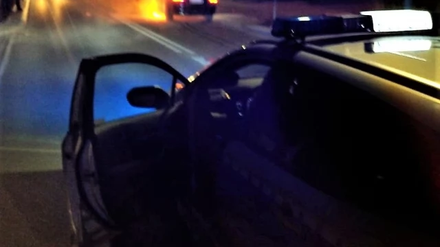 Tczew - Policjanci zauważyli dym i płomienie - natychmiast zatrzymali auto (WIDEO)