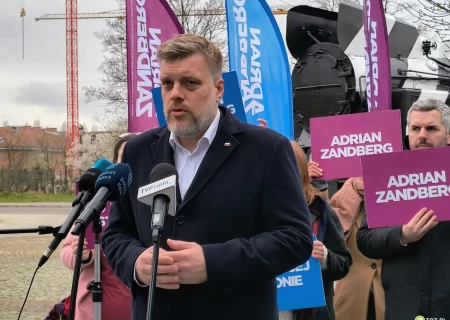 Tczew - Adrian Zandberg w Tczewie z ostrą krytyką zmian ws. składki zdrowotnej