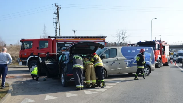 Tczew - Trzy pojazdy zderzyły się na wjeździe do Tczewa