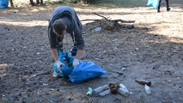 Tczew - Wysprzątali las miejski. Kilkadziesiąt worków w kilka godzin